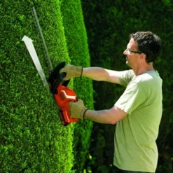 Black & Decker BLACK+DECKER 18V Heggenschaar GTC1845L20 Incl. 2.0Ah Accu 5 Black & Decker BLACK+DECKER 18V Heggenschaar GTC1845L20 Incl. 2.0Ah Accu -Tuinmeubel Verkoop 123 2675