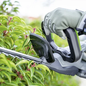 LUX 20V Heggenschaar + 2,0Ah Accu + Lader 2 LUX 20V Heggenschaar + 2,0Ah Accu + Lader - Afbeelding 2