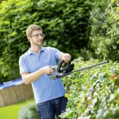 LUX 20V Heggenschaar + 2,0Ah Accu + Lader 17 LUX 20V Heggenschaar + 2,0Ah Accu + Lader -Tuinmeubel Verkoop 123 2687