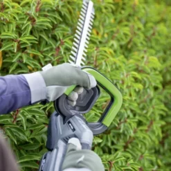 LUX 20V Heggenschaar + 2,0Ah Accu + Lader 24 LUX 20V Heggenschaar + 2,0Ah Accu + Lader -Tuinmeubel Verkoop 123 2694