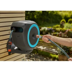 Gardena Wandslangenbox Roll Up 15 Meter Incl. Tuinspuit 11 Gardena Wandslangenbox Roll Up 15 Meter Incl. Tuinspuit -Tuinmeubel Verkoop 123 5052